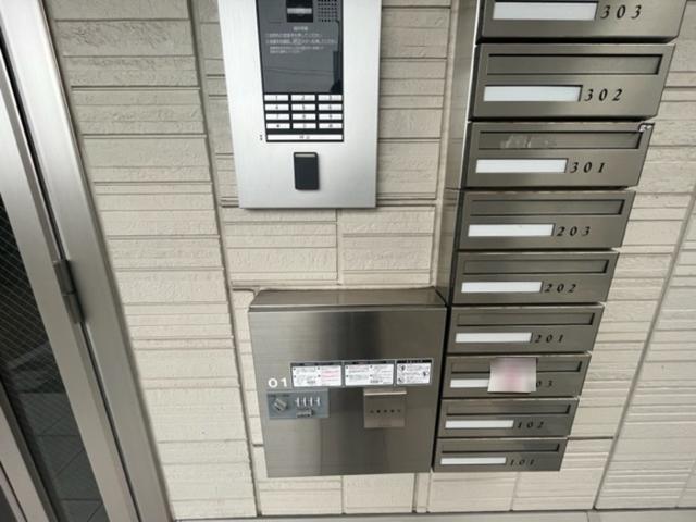 Ｄ−ｒｏｏｍ荒井東（301） エントランス