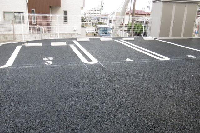 グランシャリオ千代田（301） 駐車場