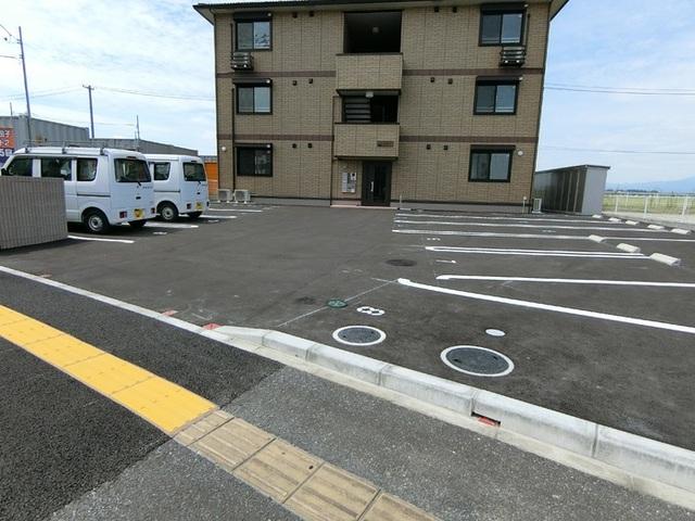 ＶＩＶＡＣＥ（301） 駐車場