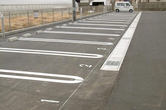 ボヌール新田　Ⅲ（102） 駐車場