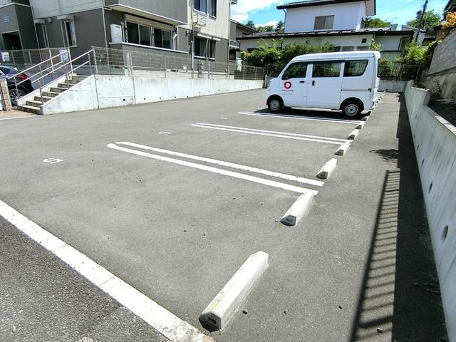 グランドール西勝山（303） 駐車場