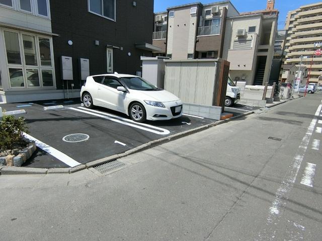 ルミエール大和町（301） 駐車場