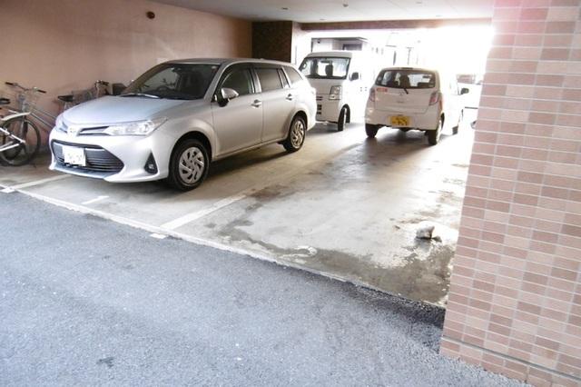 アムールシャトー（706） 駐車場