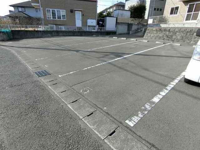 リヴェール（101） 駐車場
