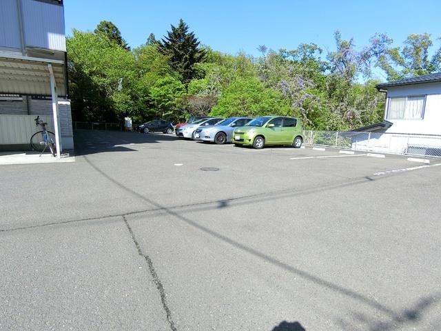 フラワータウン八木山（102） 駐車場
