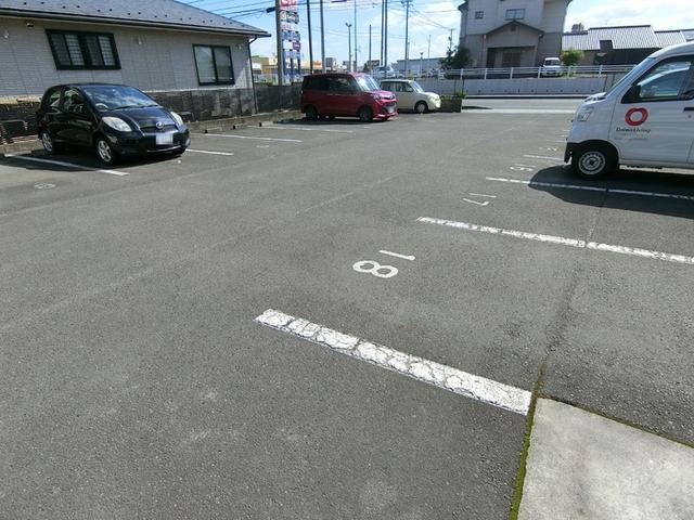 クレール若林（102） 駐車場