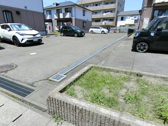 トゥインクル土手内　Ａ・Ｂ（B101） 駐車場