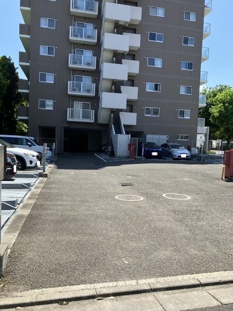 カスタリア榴ヶ岡（1102） 駐車場