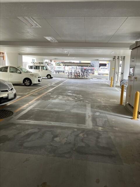 カスタリア大町（1306） 駐車場