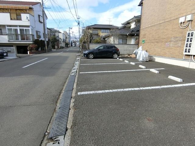 キャトルセゾン東仙台（105） 駐車場