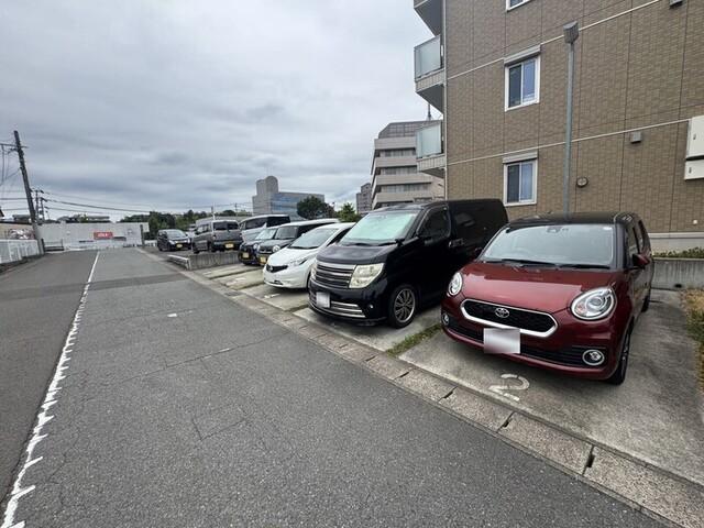 アイリス八乙女（102） 駐車場