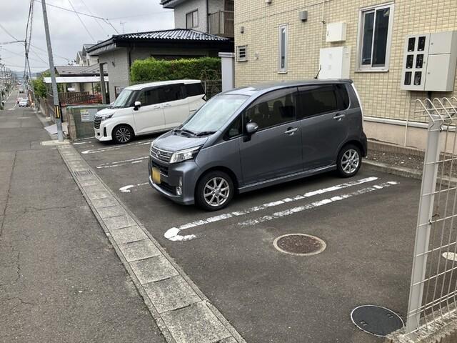 Ｌｕｍｉｎｏｓｏ（102） 駐車場