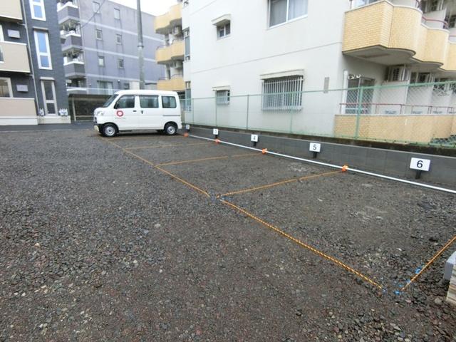 Ｄ−ＲＯＯＭ二軒茶屋ＴМＴ（201） 駐車場