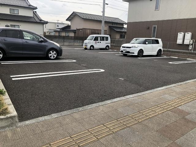 コンフォート美田園（302） 駐車場