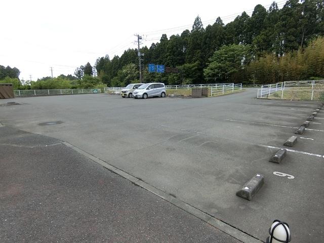 グランモアヒルズ（201） 駐車場