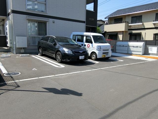 ラ・ヴォワ ラクテ（302） 駐車場
