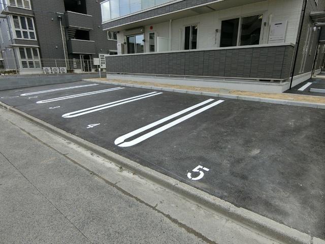 Ｄ−ｒｏｏｍ Ｄｅａｒｃｏｕｒｔ 幸町　Ⅰ（Ⅰ305） 駐車場