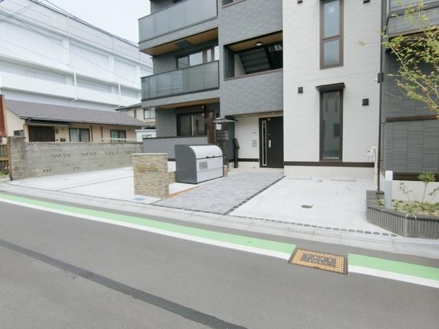 Ｄ−ＲＯＯＭ八軒小路（301） 駐車場