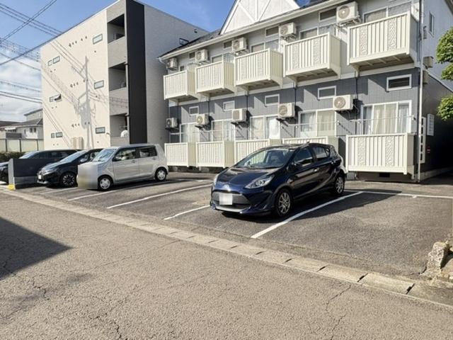 ロイヤルハイツ将監（202） 駐車場