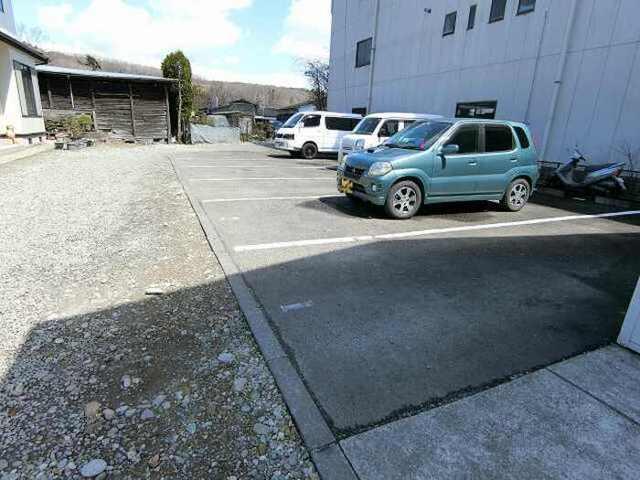 プワール折立（102） 駐車場