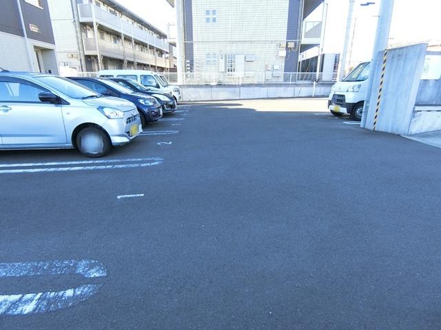 ボヌール ＳＡ（102） 駐車場