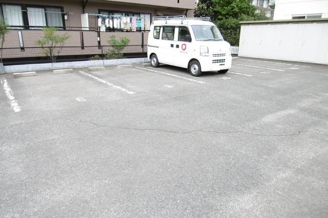 ハイカムール八乙女ＳＴ　Ⅰ（302） 駐車場