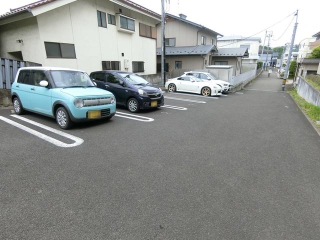 ルミエール（102） 駐車場