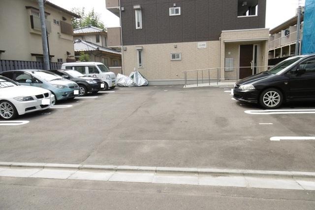 Ｄ−ｒｏｏｍ川内川前丁（103） 駐車場