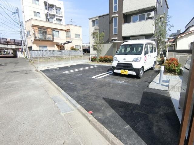 Ｄ−ｒｏｏｍ白萩町（302） 駐車場