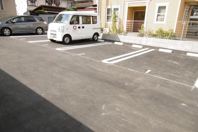 Ｄ−ｒｏｏｍプレミオ木町（301） 駐車場