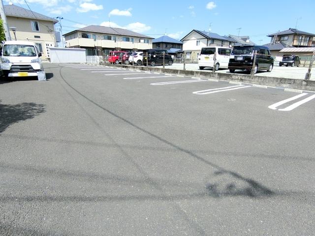グランレーヴ（106） 駐車場