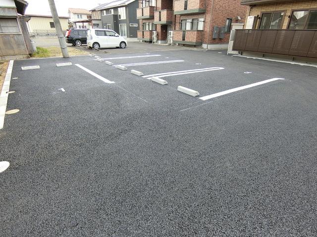 ソレイユ３番館（105） 駐車場