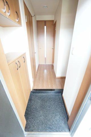 バイオレットガーデン B 玄関