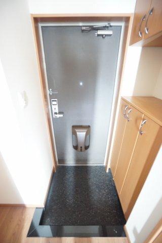 バイオレットガーデン B 玄関
