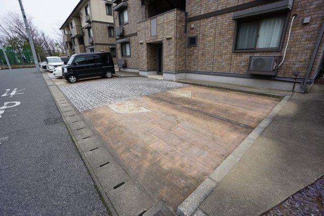 カーサみつわ台K 駐車場