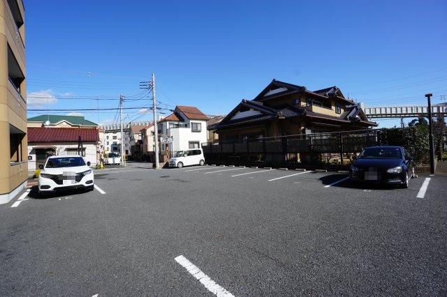 ロイヤルパレス 駐車場