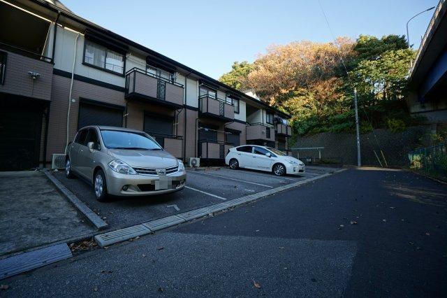クレアンヌーヴ 駐車場