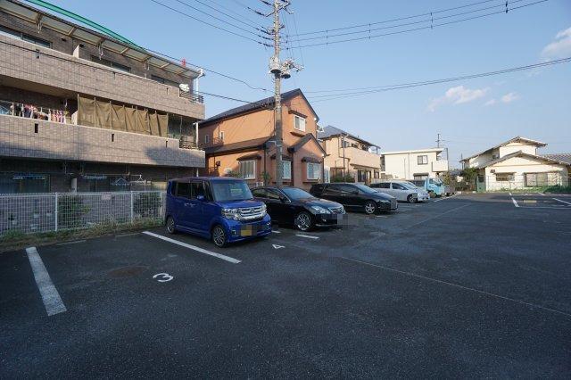 ライトヒルズ桜木 駐車場