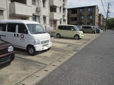 リビングタウンみつわ台 駐車場