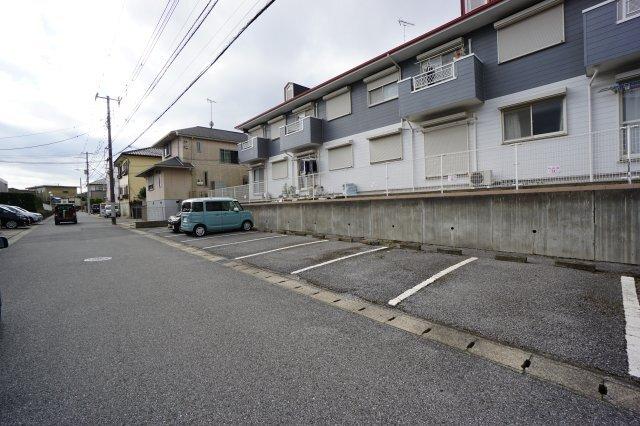 ピュアパレス 駐車場