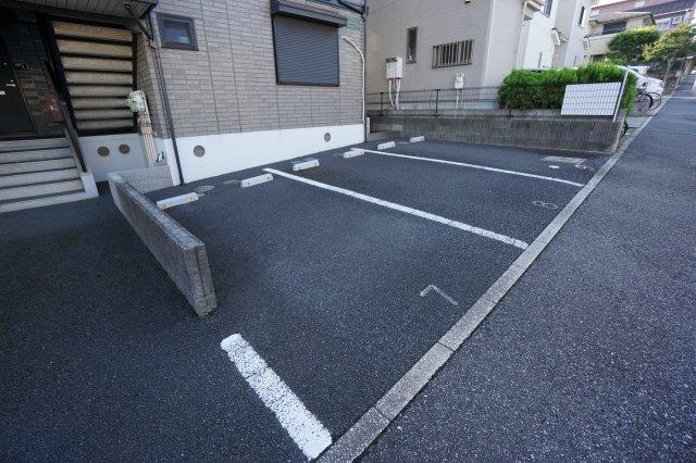 ステジュアンA 駐車場