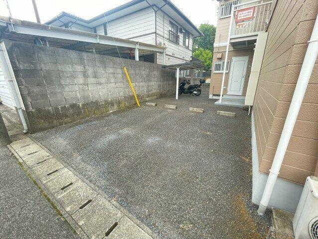 グリーンクレスト 駐車場