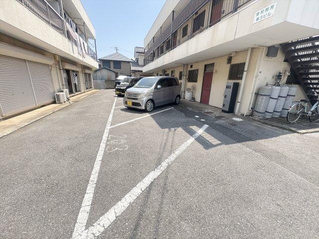 東和開発第二ビル 駐車場