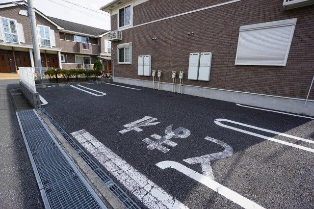 ピーノパストラル6 駐車場