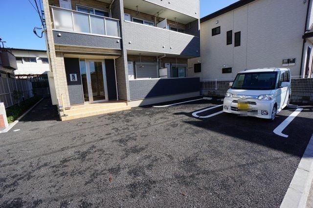 クロスロードプラスY 駐車場