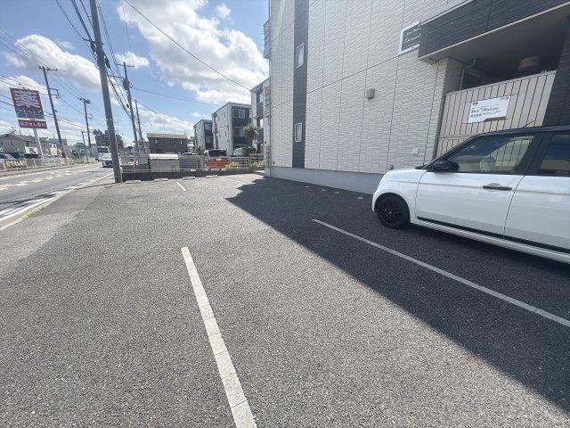 エターナリー 駐車場