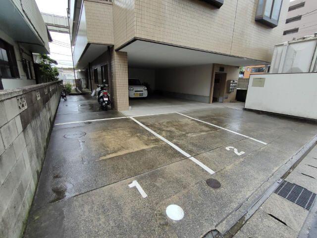 エルボアール 駐車場