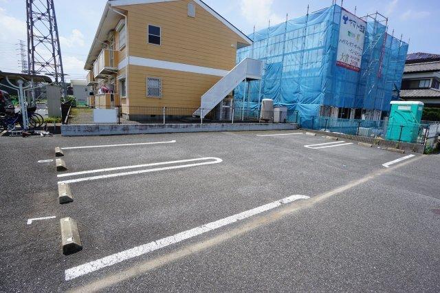 ニューシティ若葉 駐車場