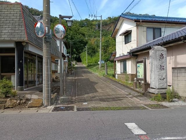 栃木市岩舟町静　売地 前面道路含む現地写真
