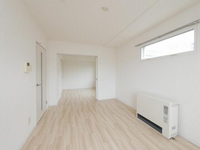 リュクス元町（305） リビング